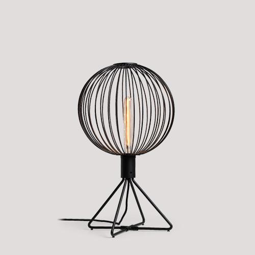 WEVER & DUCRÉ WIRO GLOBE 1.0 Table