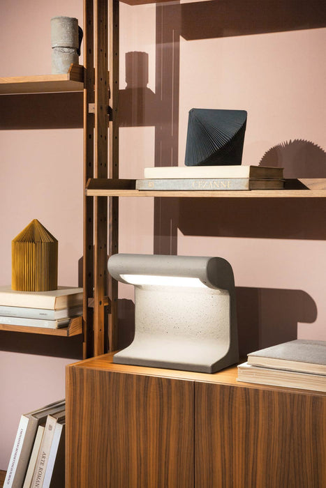 NEMO BORNE BÉTON PETITE Table